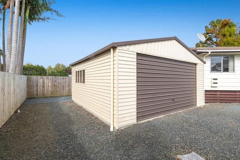 Photo of property in 2/26 Parakai Avenue, Parakai, 0830
