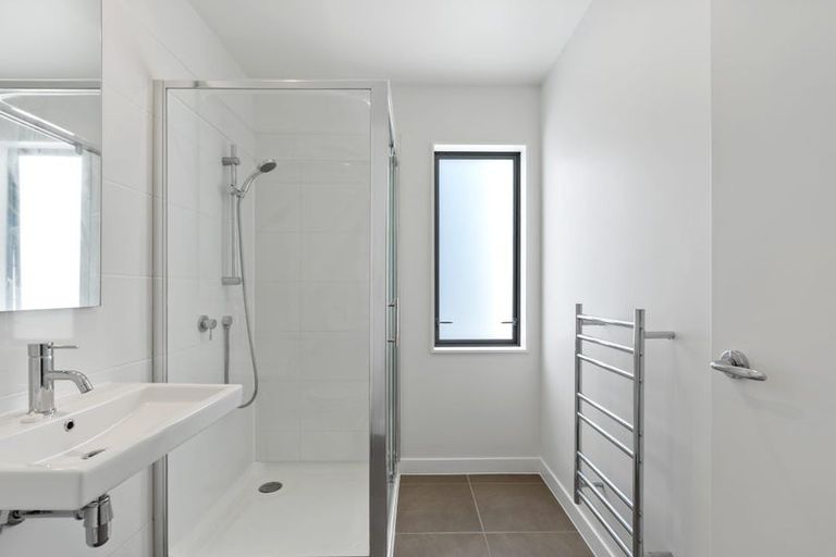 Photo of property in 9 Tiketike Way, Brooklyn, Wellington, 6021