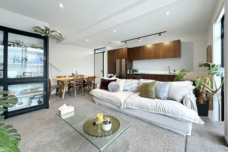 Photo of property in 149u5 Onepu Road, Lyall Bay, Wellington, 6022