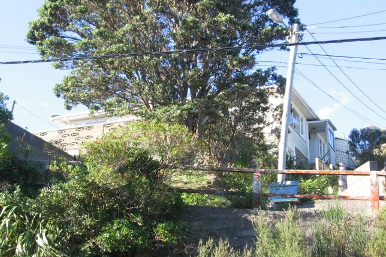 Photo of property in 180 Nevay Road, Karaka Bays, Wellington, 6022