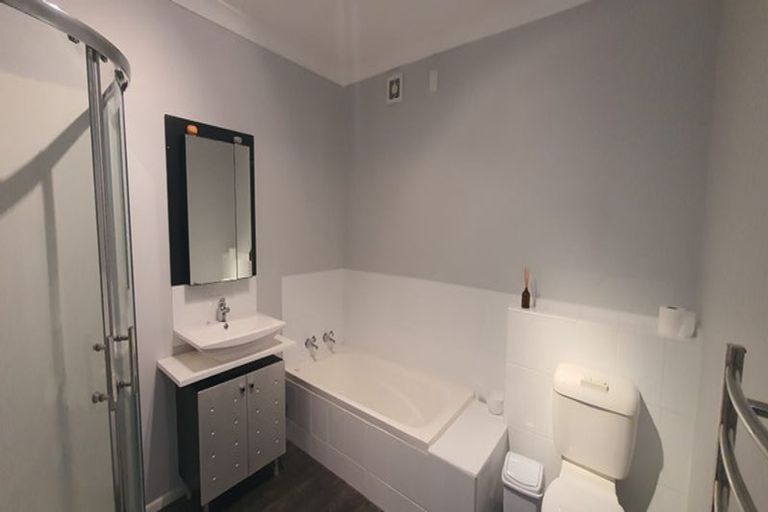 Photo of property in 62 Taylor Terrace, Tawa, Wellington, 5028