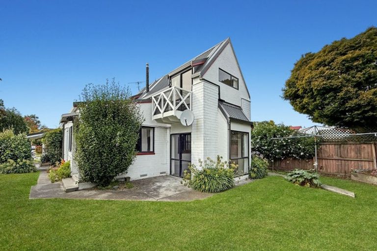 Photo of property in 40 Sayers Crescent, Ilam, Christchurch, 8041