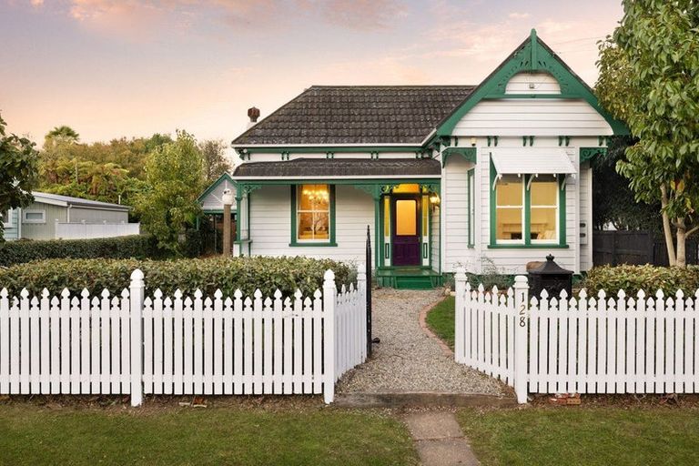 Photo of property in 128 Victoria Street, Cambridge, 3434