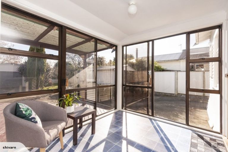 Photo of property in 11 Chelwood Street, Takaro, Palmerston North, 4412