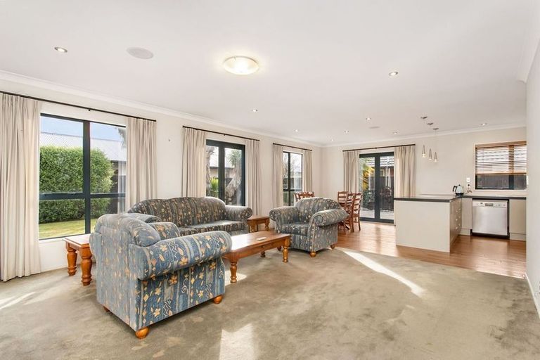 Photo of property in 2 Breton Close, Northwood, Christchurch, 8051