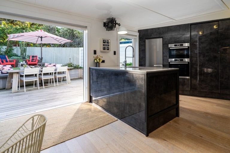 Photo of property in 84 The Esplanade, Houghton Bay, Wellington, 6023