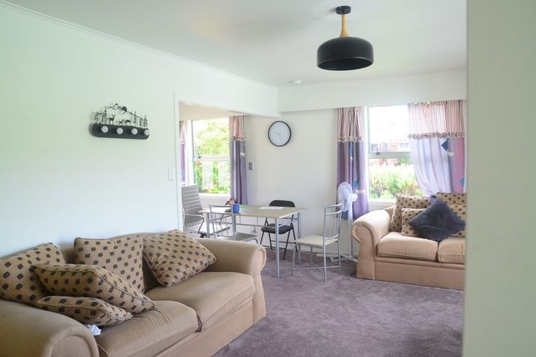 Photo of property in 19 Segedin Place, Glenfield, Auckland, 0629