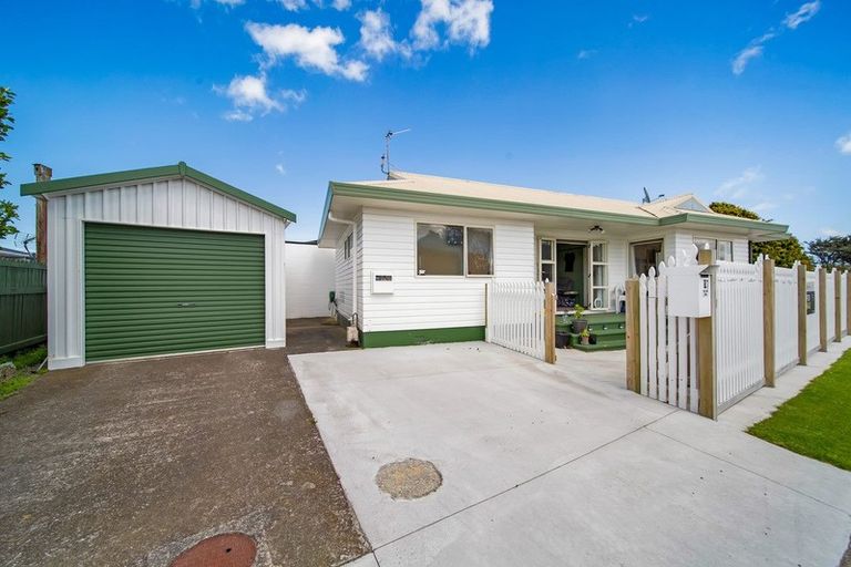 Photo of property in 57 Murray Avenue, Hawera, 4610