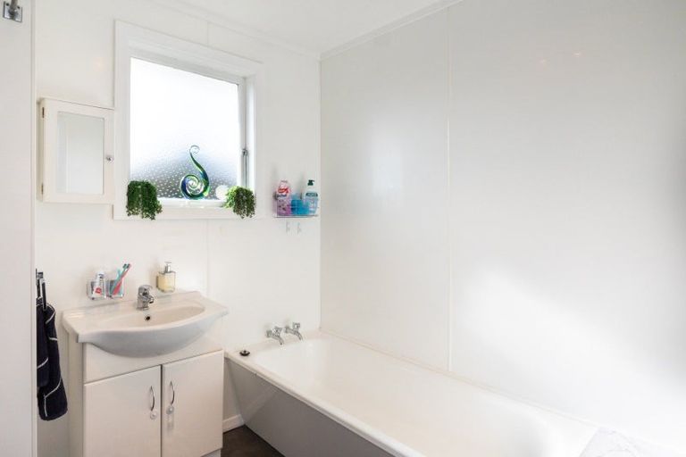 Photo of property in 41 Holdsworth Avenue, Milson, Palmerston North, 4414