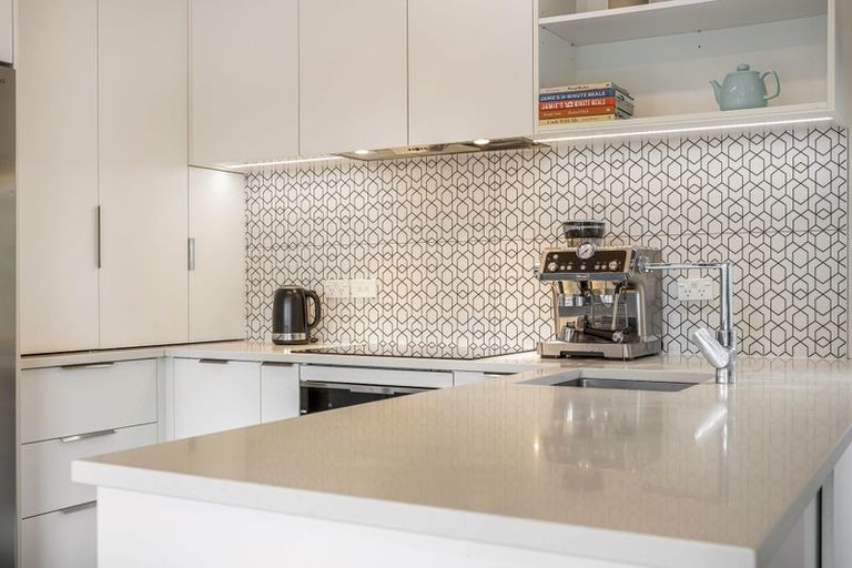 Photo of property in 5a Roby Street, Te Atatu Peninsula, Auckland, 0610