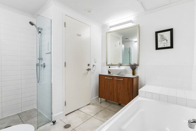 Photo of property in Augusta Apartments, 9/254 Willis Street, Te Aro, Wellington, 6011