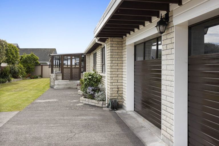 Photo of property in 10 Kamahi Avenue, Hawera, 4610