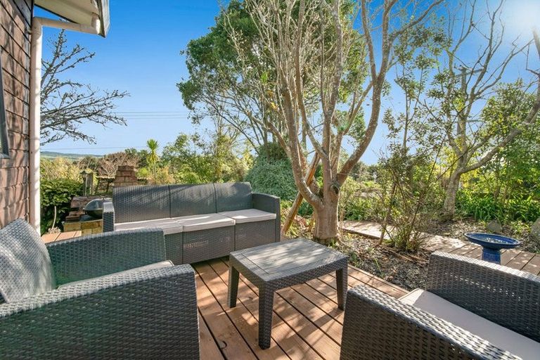 Photo of property in 2 Hand Road, Helensville, 0800