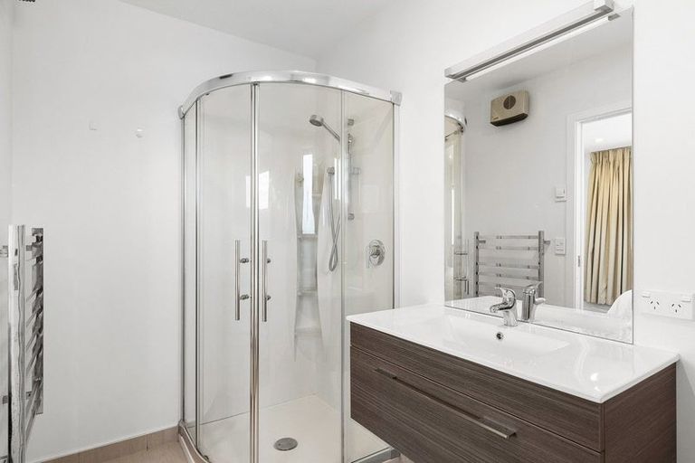 Photo of property in 52 Minaret Ridge, Wanaka, 9305