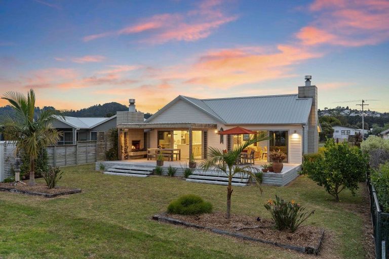 Photo of property in 132 Kiwi Road, Whangamata, 3620