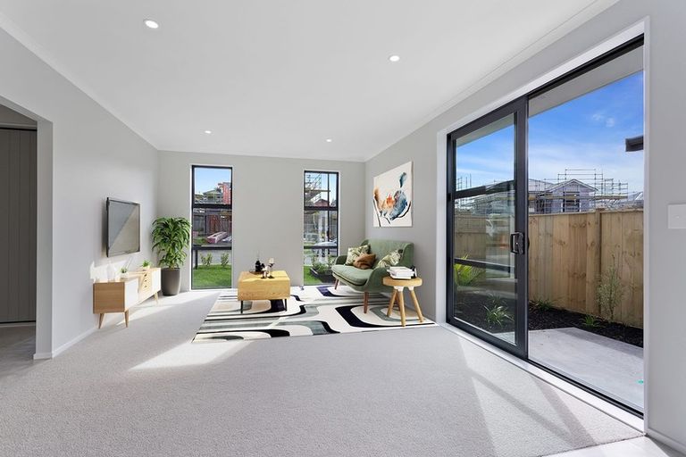 Photo of property in 13 Onekura Street, Red Beach, 0932