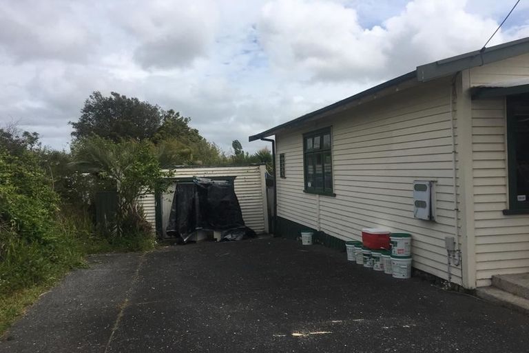 Photo of property in 300 Great North Road, Henderson, Auckland, 0612