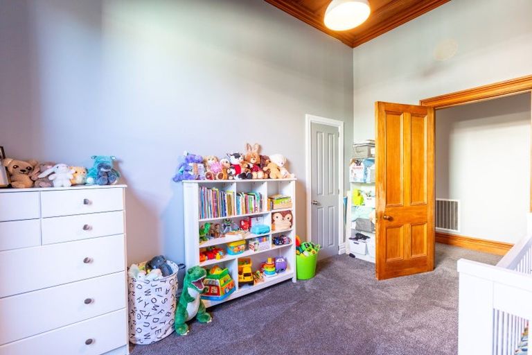 Photo of property in 16 Ross Street, Woodville, 4920