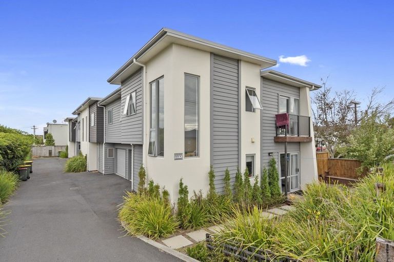 Photo of property in 144u2 Old Farm Road, Hamilton East, Hamilton, 3216