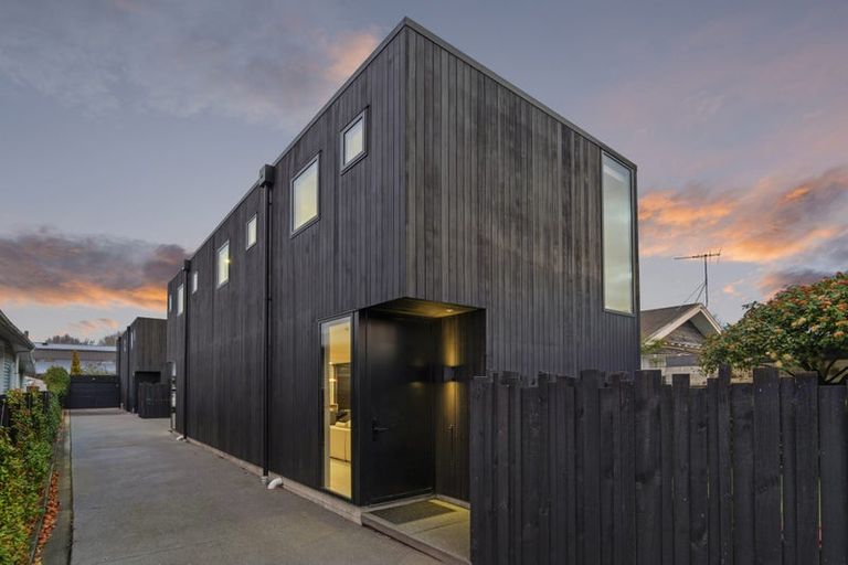 Photo of property in 12 Edgeware Road, St Albans, Christchurch, 8014