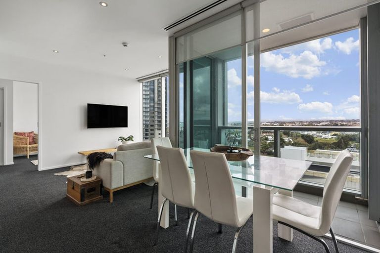 Photo of property in Sentinel Apartments, 905/3 Northcroft Street, Takapuna, Auckland, 0622