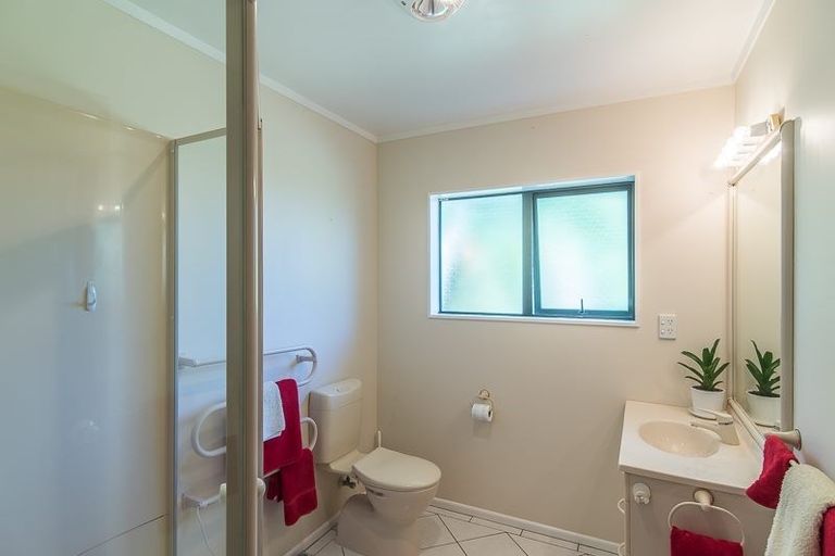 Photo of property in 11 Hurworth Grove, Waikanae, 5036