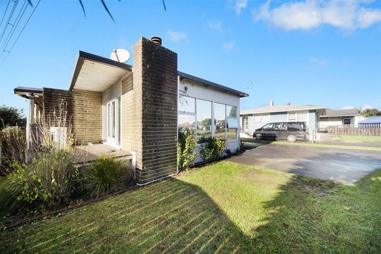 Photo of property in 304 Massey Road, Mangere East, Auckland, 2024