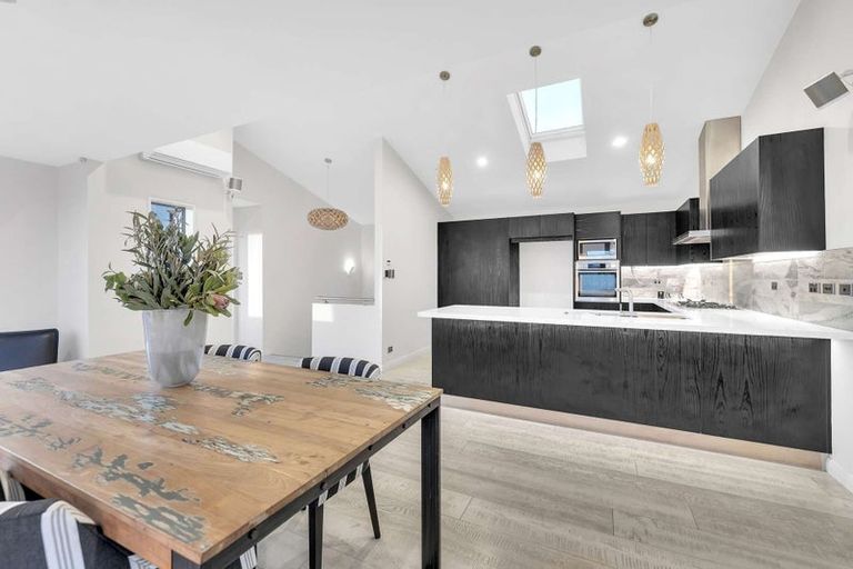 Photo of property in 6 Dunkeld Lane, Redcliffs, Christchurch, 8081