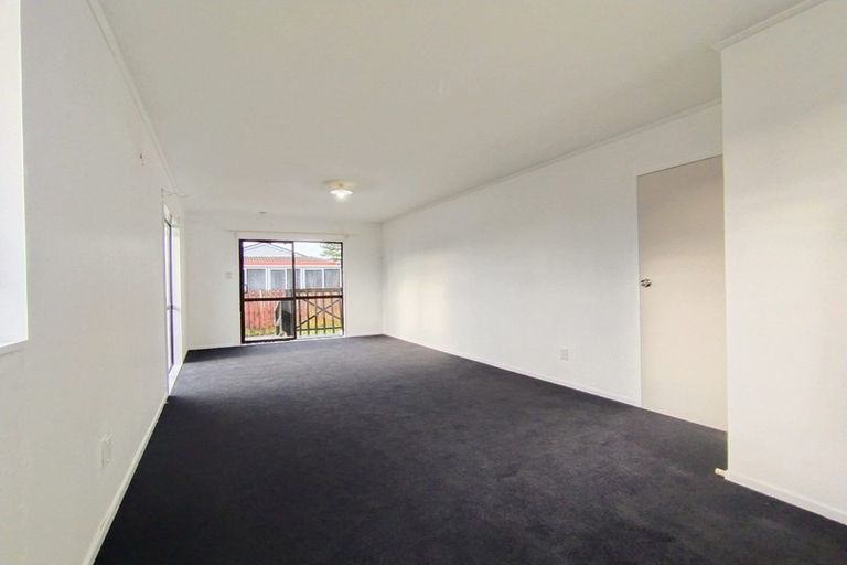 Photo of property in 1/81 Luanda Drive, Ranui, Auckland, 0612