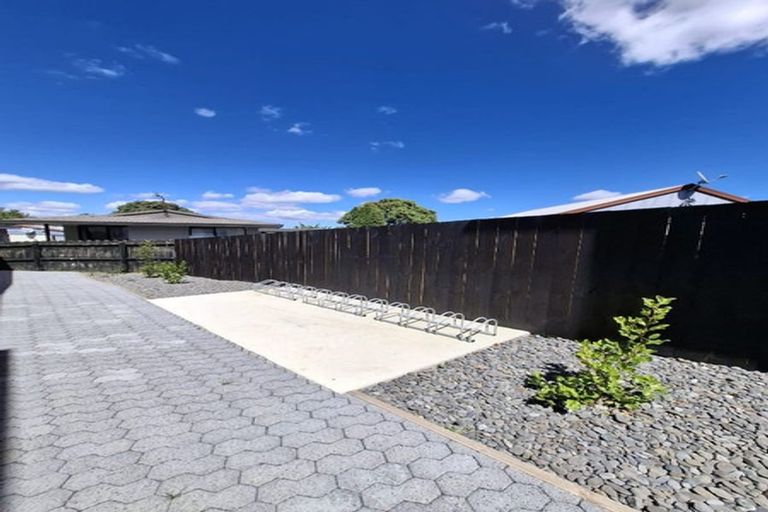 Photo of property in 2/17 Barneys Farm Road, Clendon Park, Auckland, 2103