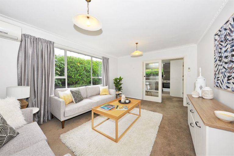 Photo of property in 35 Montclare Avenue, Avonhead, Christchurch, 8042