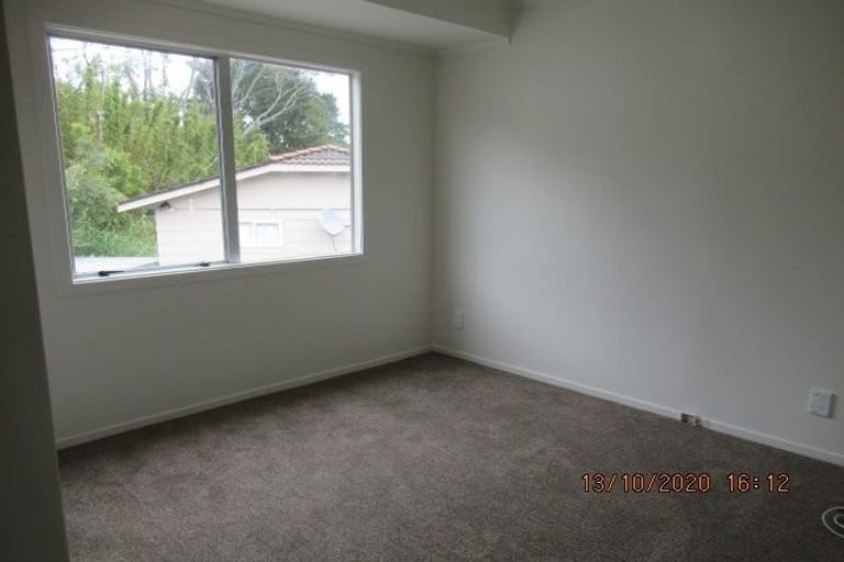 Photo of property in 15 Fernhaven Place, Massey, Auckland, 0614