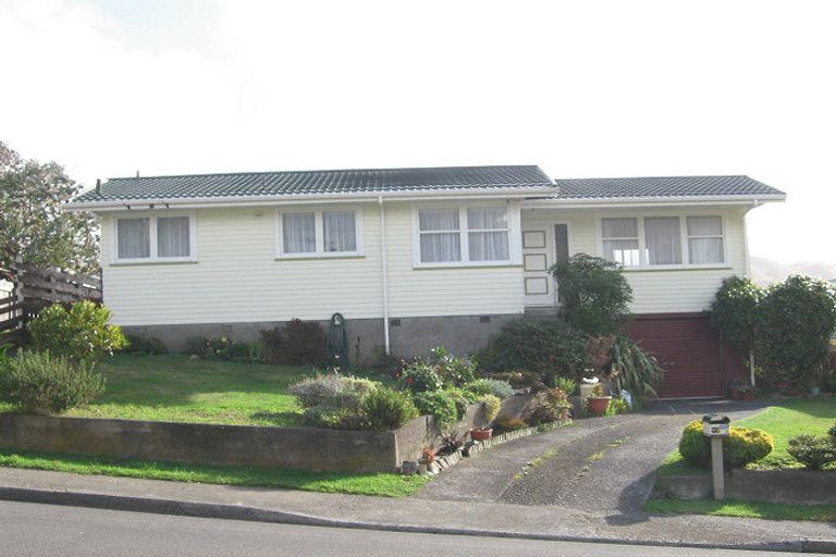 Photo of property in 73 Mark Avenue, Paparangi, Wellington, 6037
