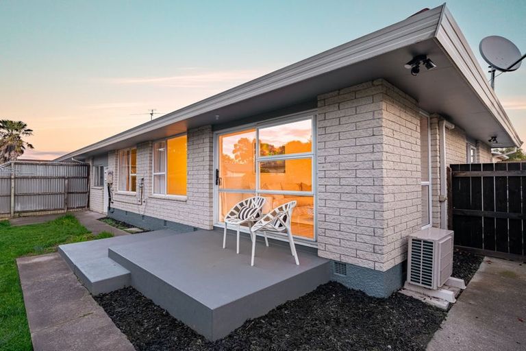 Photo of property in 18 Sawtell Place, Northcote, Christchurch, 8052