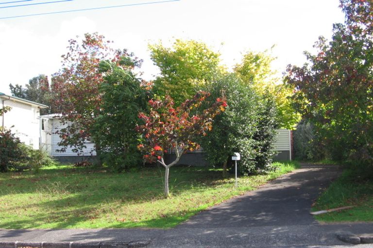 Photo of property in 16 Graham Avenue, Te Atatu Peninsula, Auckland, 0610