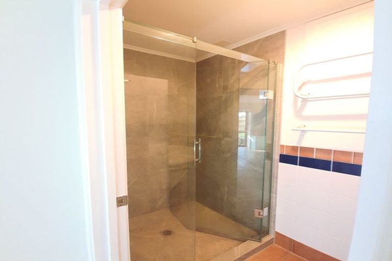 Photo of property in 621 Beach Road, Rothesay Bay, Auckland, 0630