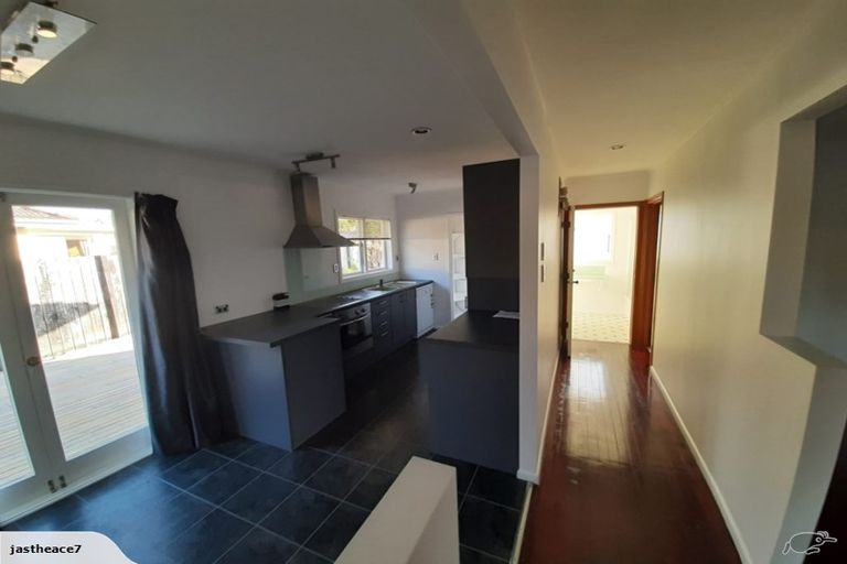 Photo of property in 30 Smythe Road, Henderson, Auckland, 0612