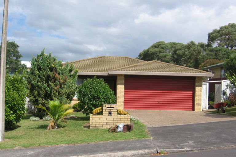 Photo of property in 8 Evergreen Rise, New Lynn, Auckland, 0600