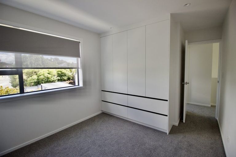 Photo of property in 2/94 Target Road, Totara Vale, Auckland, 0629