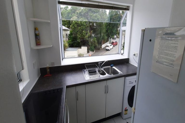 Photo of property in 64 Rolleston Street, Mount Cook, Wellington, 6021