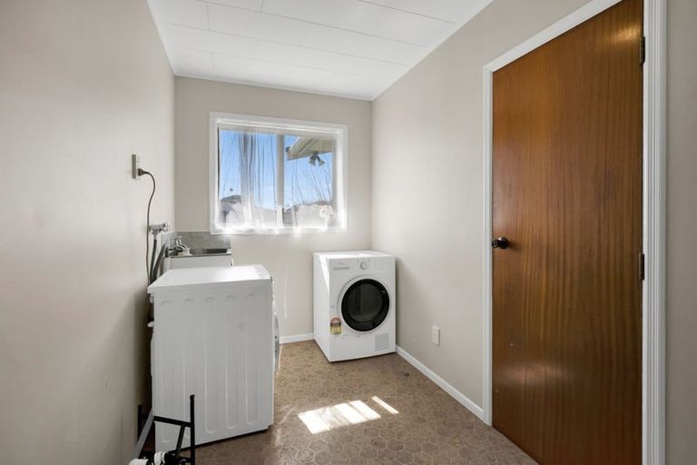 Photo of property in 323 Mangorei Road, Merrilands, New Plymouth, 4312