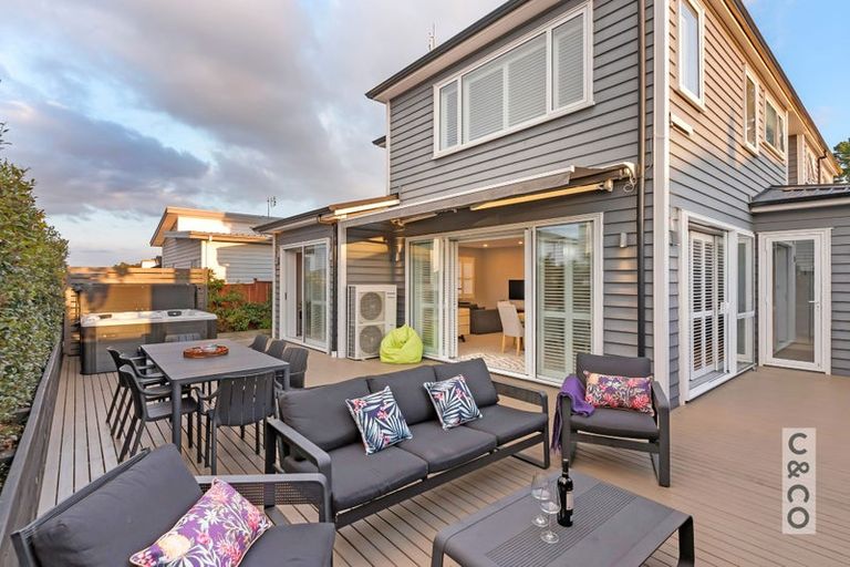 Photo of property in 37 Nobilo Road, Kumeu, 0810