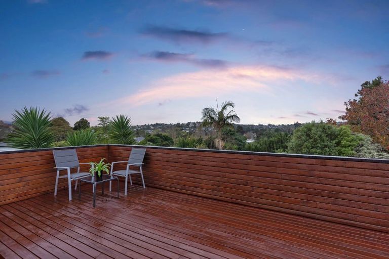 Photo of property in 16 Kashmir Road, Glen Eden, Auckland, 0602