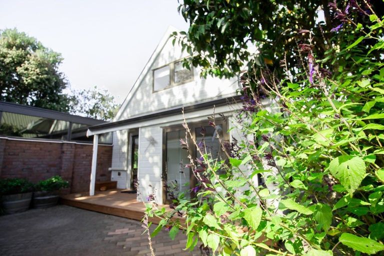 Photo of property in 266 Victoria Avenue, Hokowhitu, Palmerston North, 4410