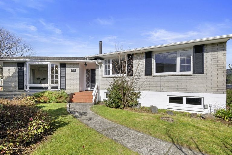 Photo of property in 27 Sunbrae Drive, Silverstream, Upper Hutt, 5019