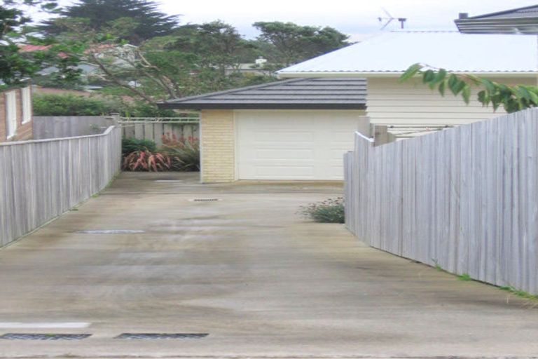 Photo of property in 6a Kinapori Terrace, Newlands, Wellington, 6037