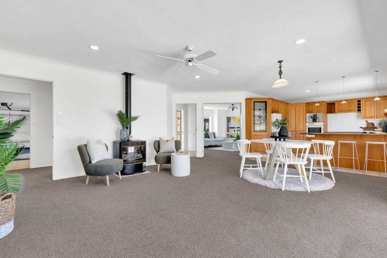 Photo of property in 52 Lysaght Place, Welcome Bay, Tauranga, 3112