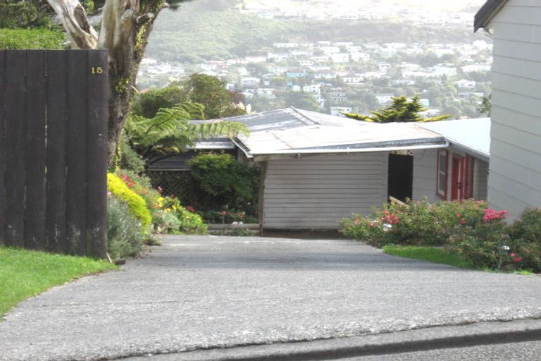 Photo of property in 15 Ruskin Road, Newlands, Wellington, 6037
