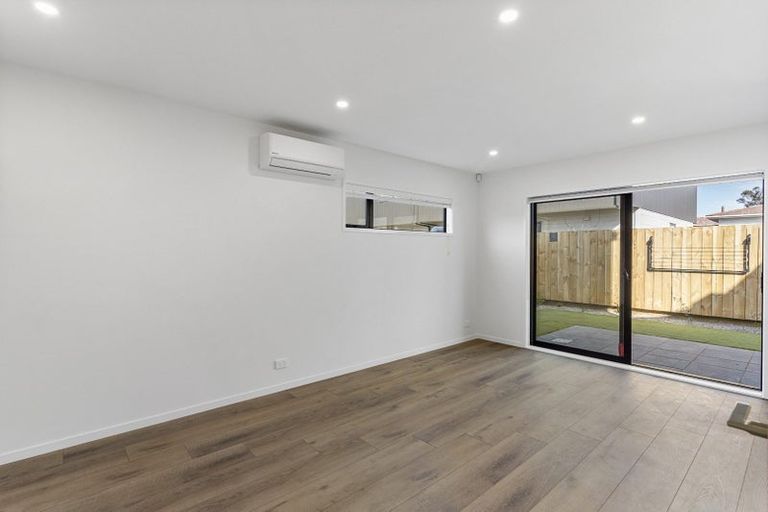 Photo of property in 22b Graham Avenue, Te Atatu Peninsula, Auckland, 0610