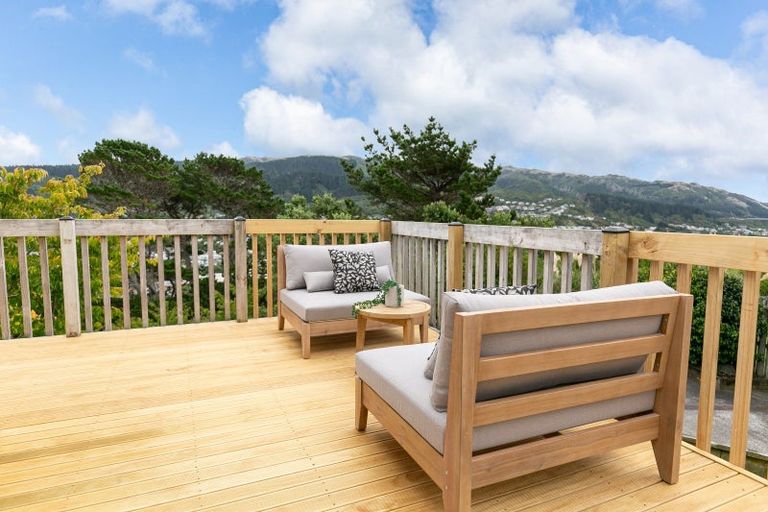 Photo of property in 116 Woodman Drive, Tawa, Wellington, 5028